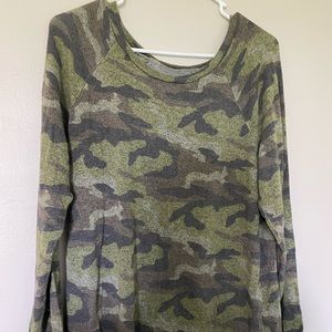 Very soft army print long sleeve